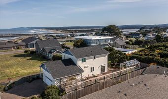 757 NEWPORT Ave SW, Bandon, OR 97411