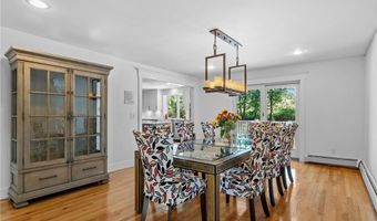 24 GREENWOOD Ln, Lincoln, RI 02865