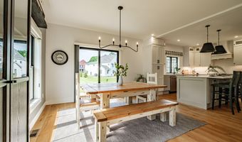 5 Goldfinch Dr, Falmouth, ME 04105