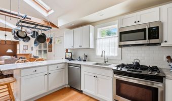 40 Cape Cod Ln, Barnstable, MA 02630