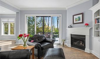 560 Club Dr, Aurora, OH 44202