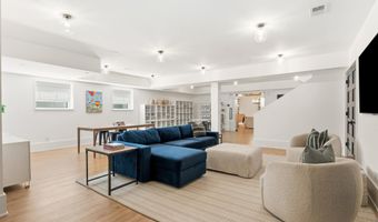 7101 LONGWOOD Dr, Bethesda, MD 20817