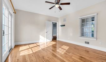 221 Magnolia Dr, Bayville, NJ 08721
