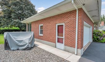 6 Woodlawn Dr, Cromwell, CT 06416
