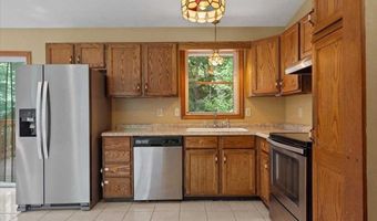 9 Iriquois Dr, Ashburnham, MA 01430