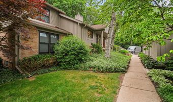 2202 Pine Grove Ct, Ann Arbor, MI 48103