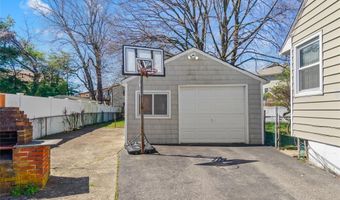 5 S Ronald Dr S, Amityville, NY 11701