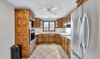 52 Clubhouse Dr, Bourne, MA 02532