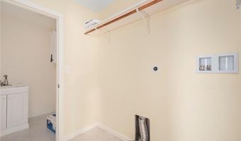 18 Cross St, East Providence, RI 02914
