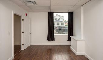 413 High St, Bristol, RI 02809