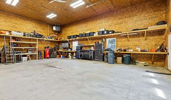 816 Riverside Dr, Augusta, ME 04330