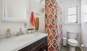 72 Lakeview Ter Unit D, Burlington, VT 05401