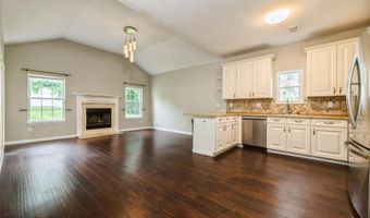 11 Water St, Aberdeen, NJ 07747