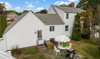 36 Willow Ave, Middletown, RI 02842