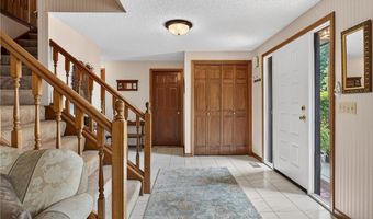 231 Londonderry Ln, Amherst, NY 14068