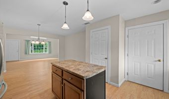 9 River Walk Dr 9, Brooklyn, CT 06234