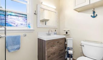 67 Linden St, Middletown, RI 02842