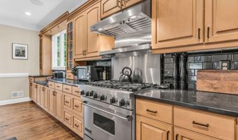41 Sears Ave, Atlantic Highlands, NJ 07716