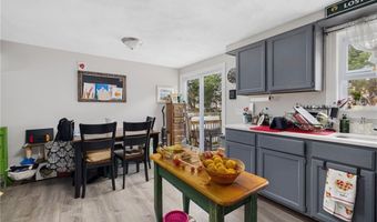 15 Saratoga Rd, North Kingstown, RI 02852