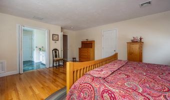 7 Mizzen Ln, Bourne, MA 02532