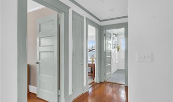 4 Van Zandt Ave, Newport, RI 02840