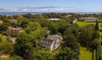 141 Narragansett Ave 2C, Newport, RI 02840