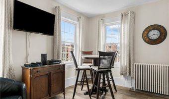 8 Franklin St 3, Newport, RI 02840