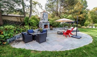 70 Obtuse Hill Rd, Brookfield, CT 06804