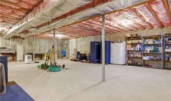 72 Country Meadow Ln, Glocester, RI 02814