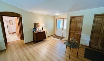 1024 Birchwood Ln, Aberdeen, SD 57401