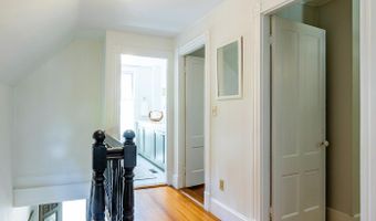 21 Elm St, Belfast, ME 04915