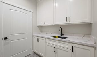 19707 Roanoke Rd, Apple Valley, CA 92307