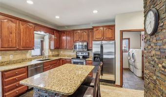 946 11th Ave SE, Altoona, IA 50009