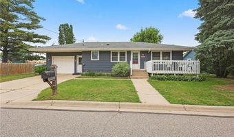 130 Chestnut St E, Annandale, MN 55302