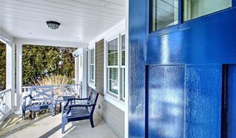 22 Lantern Ln, Barrington, RI 02806