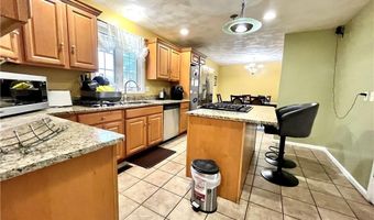 2 Hayes St, Johnston, RI 02919