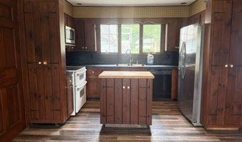 14 Lakeshore Dr, Belgrade, ME 04917