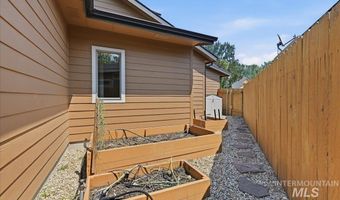 857 N River Path Ln, Boise, ID 83703