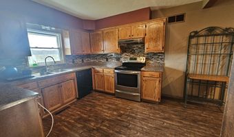 15 W Prospect St, Aurora, MO 65605
