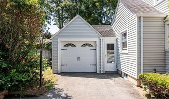 69 Delwood Rd, Warwick, RI 02889