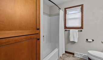 606 S WILD ROSE Ln, Appleton, WI 54914