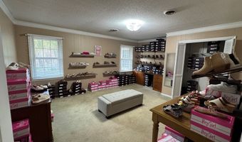 240 Whittle Cir, Ashburn, GA 31714