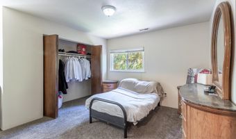 2616 W Hillside Dr, Anderson, CA 96007