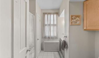 92 Rhode Island St, Cranston, RI 02920