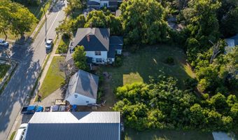 66 Weaver St, Baxley, GA 31513