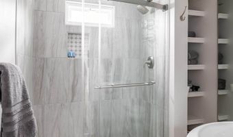 466 Essex St, Bangor, ME 04401