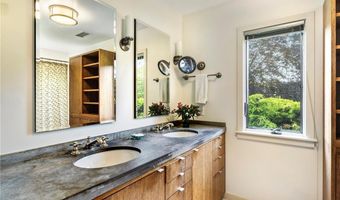 4 Alpond Dr, Newport, RI 02840