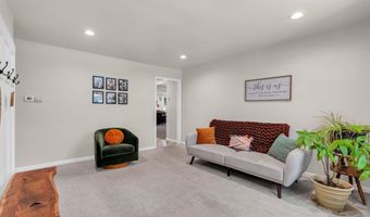 2 Oakmont Ct, Beech Grove, IN 46107