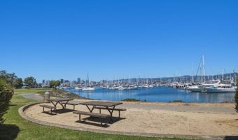 7 Courageous Ct D52, Alameda, CA 94501