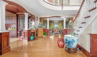 99 N Cliff Dr, Narragansett, RI 02882